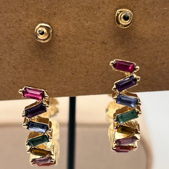 Gold Tone Rainbow Rhinestone RIng and C hoop pierced earrings - Picture 15 of 16